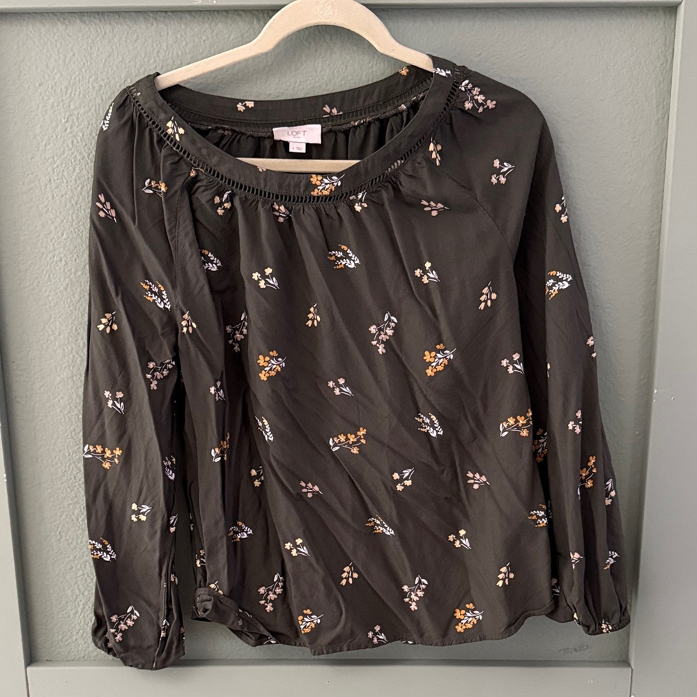 LOFT Outlet Women's Dark Green Floral Blouse - Small